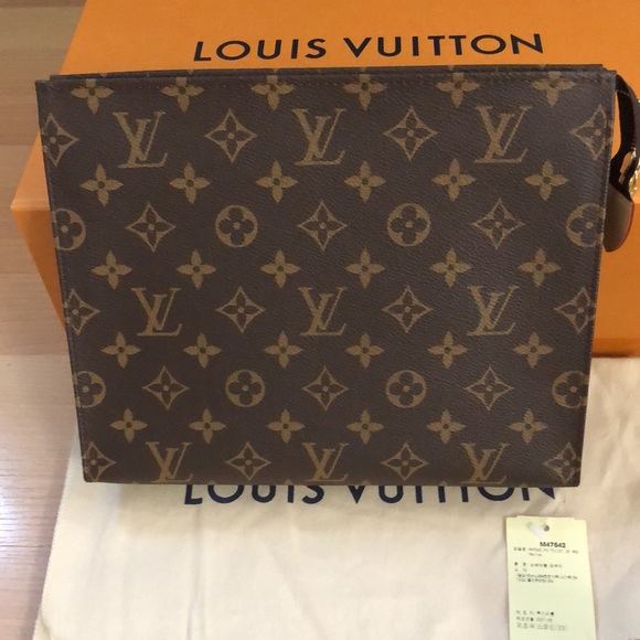 W/Receipt 🌸🌸 NEW 🌸🌸 Louis Vuitton T-26 with Crossbody Strap - Picture 4 of 15